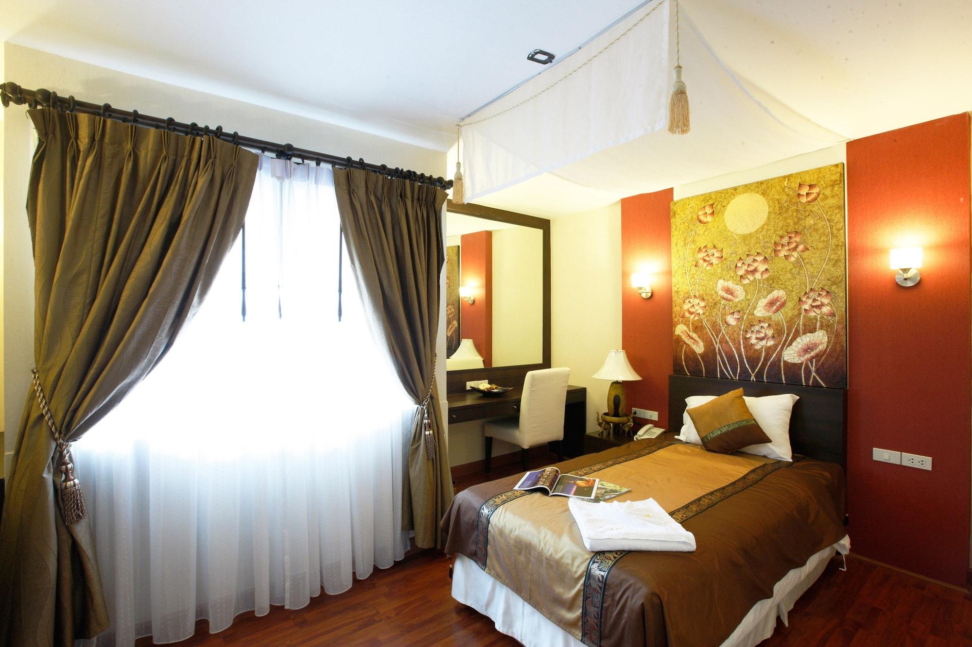 Mirth Sathorn Hotel Bangkok Esterno foto