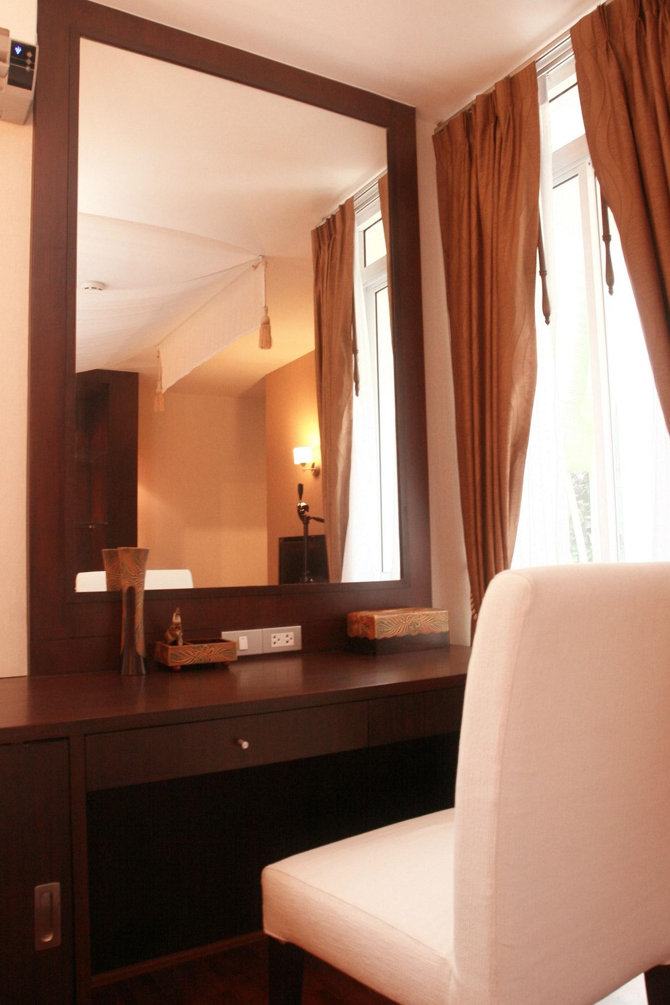 Mirth Sathorn Hotel Bangkok Esterno foto
