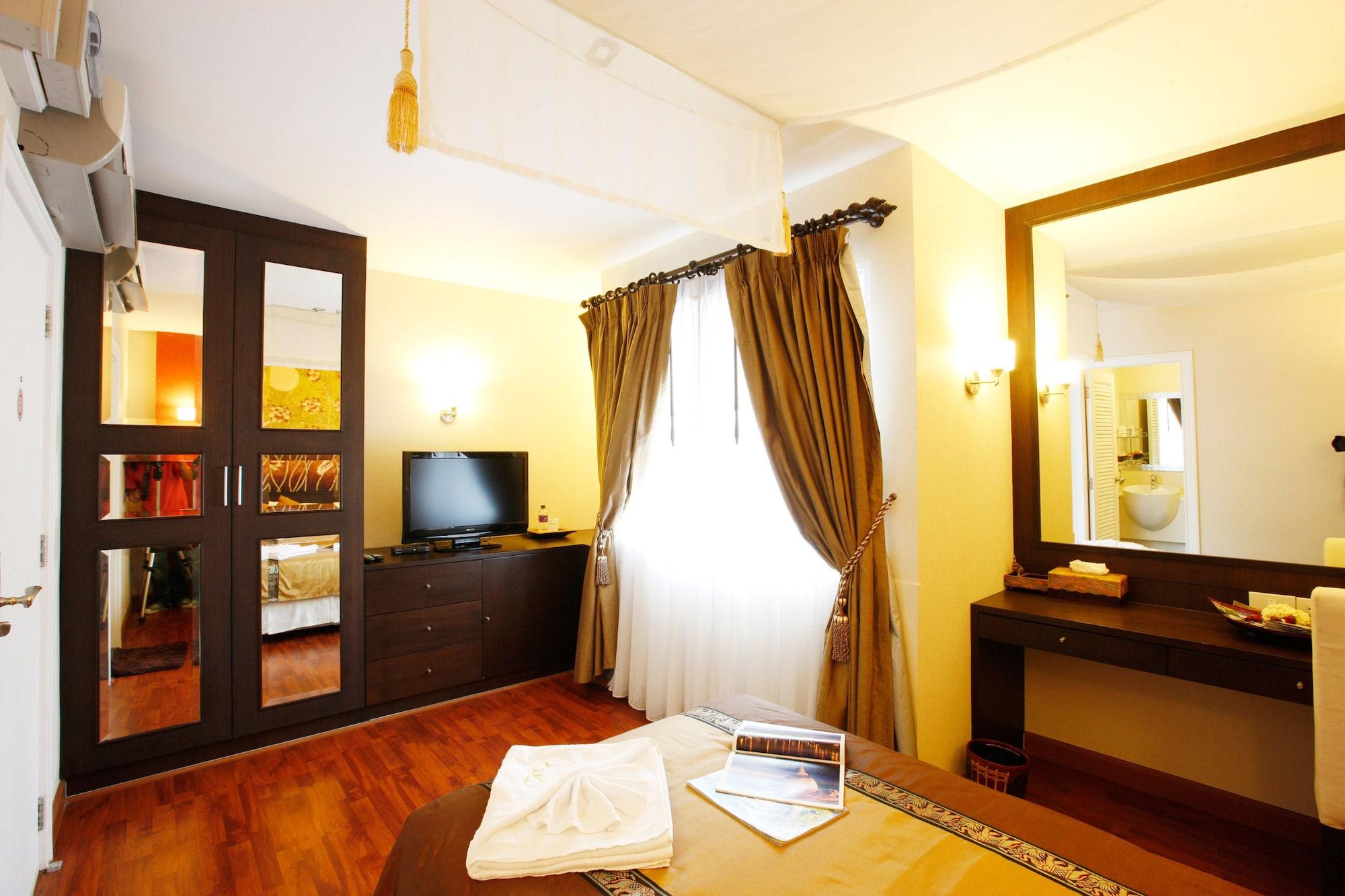 Mirth Sathorn Hotel Bangkok Esterno foto