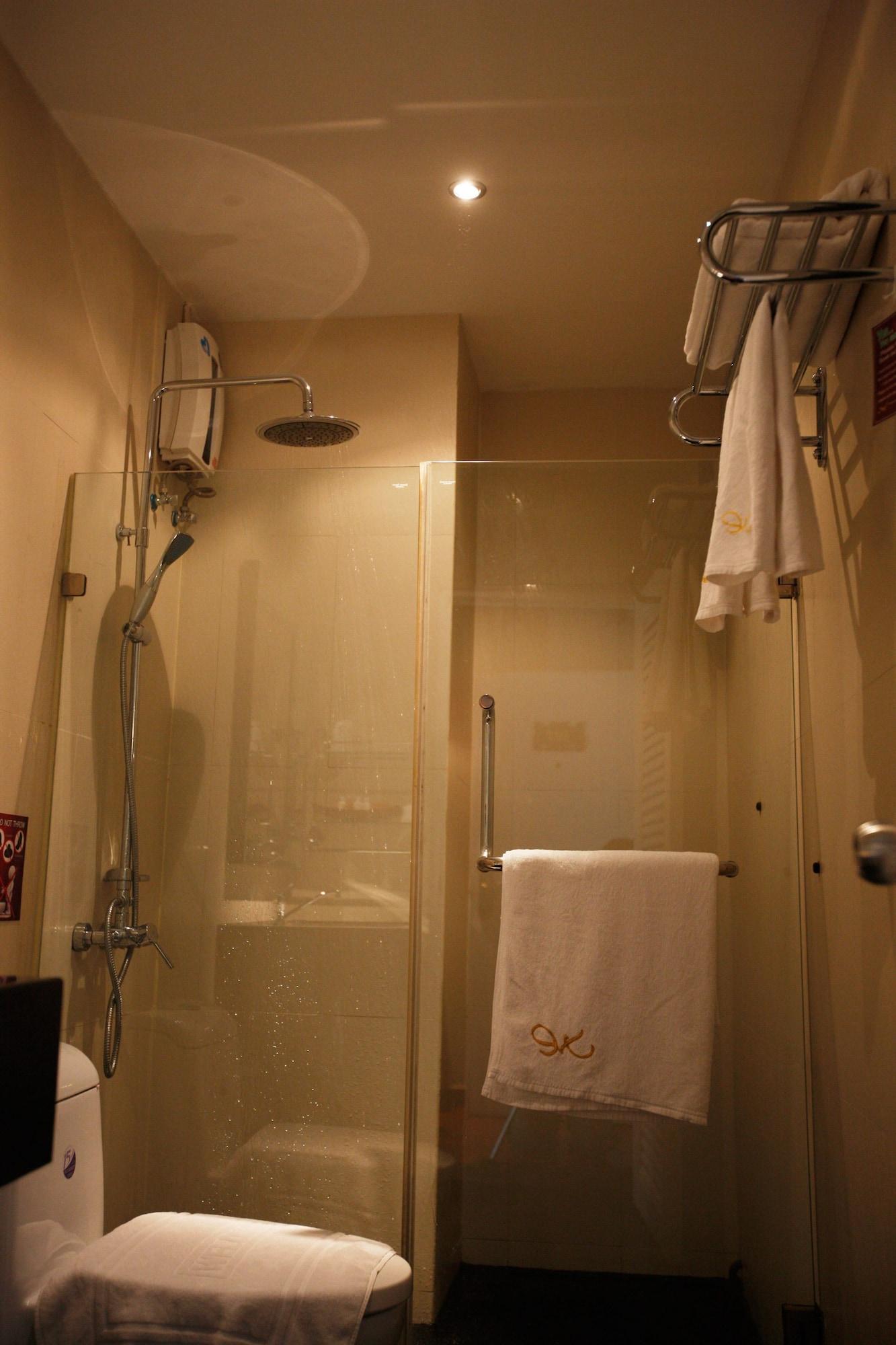 Mirth Sathorn Hotel Bangkok Esterno foto