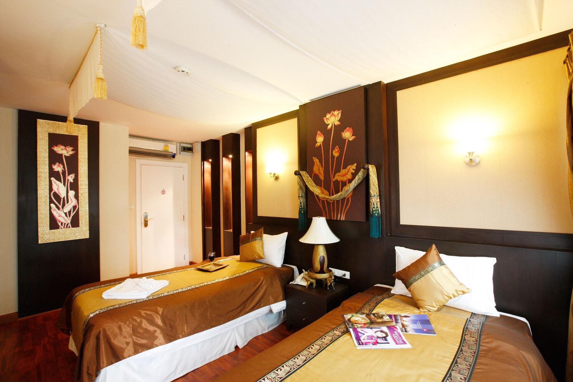 Mirth Sathorn Hotel Bangkok Esterno foto