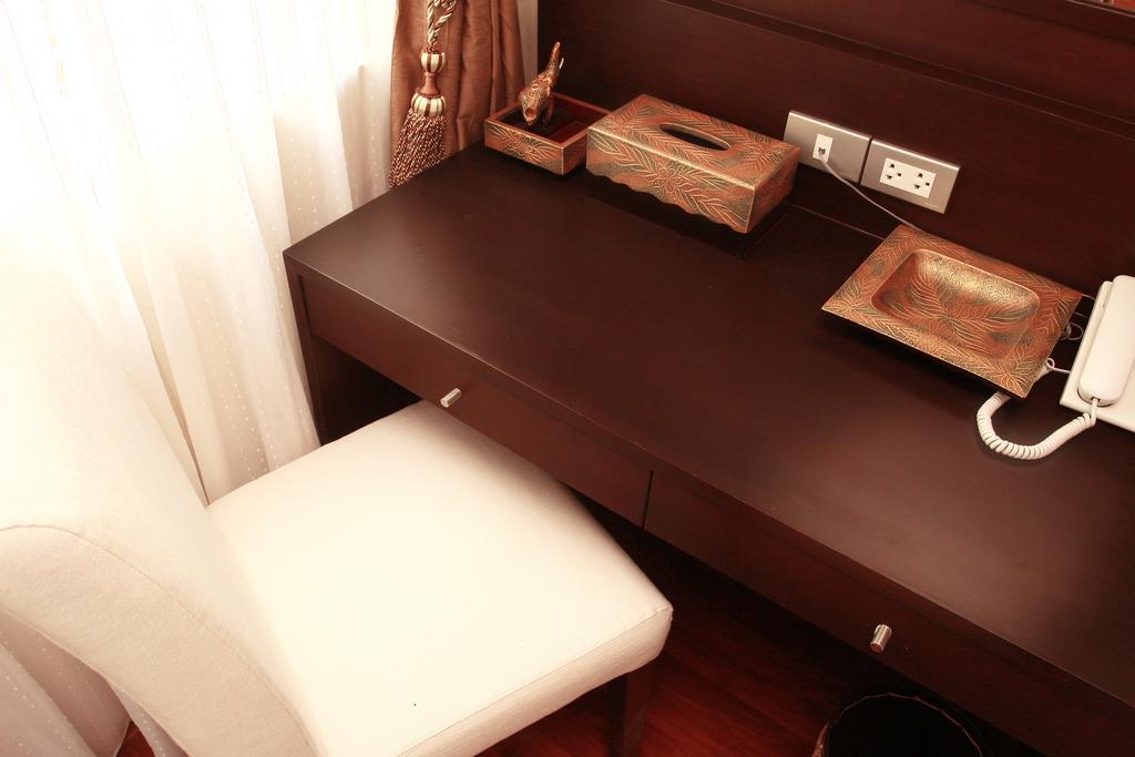 Mirth Sathorn Hotel Bangkok Esterno foto