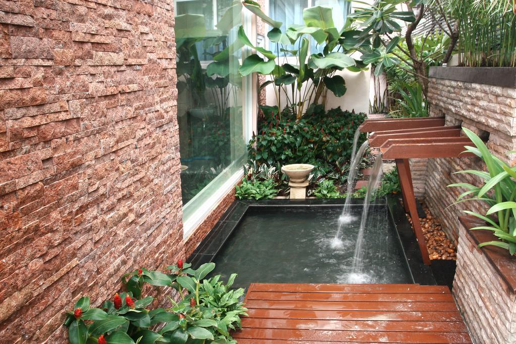 Mirth Sathorn Hotel Bangkok Esterno foto