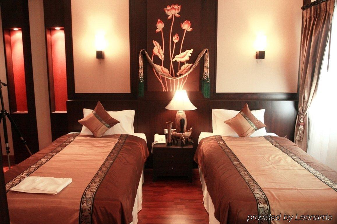 Mirth Sathorn Hotel Bangkok Esterno foto