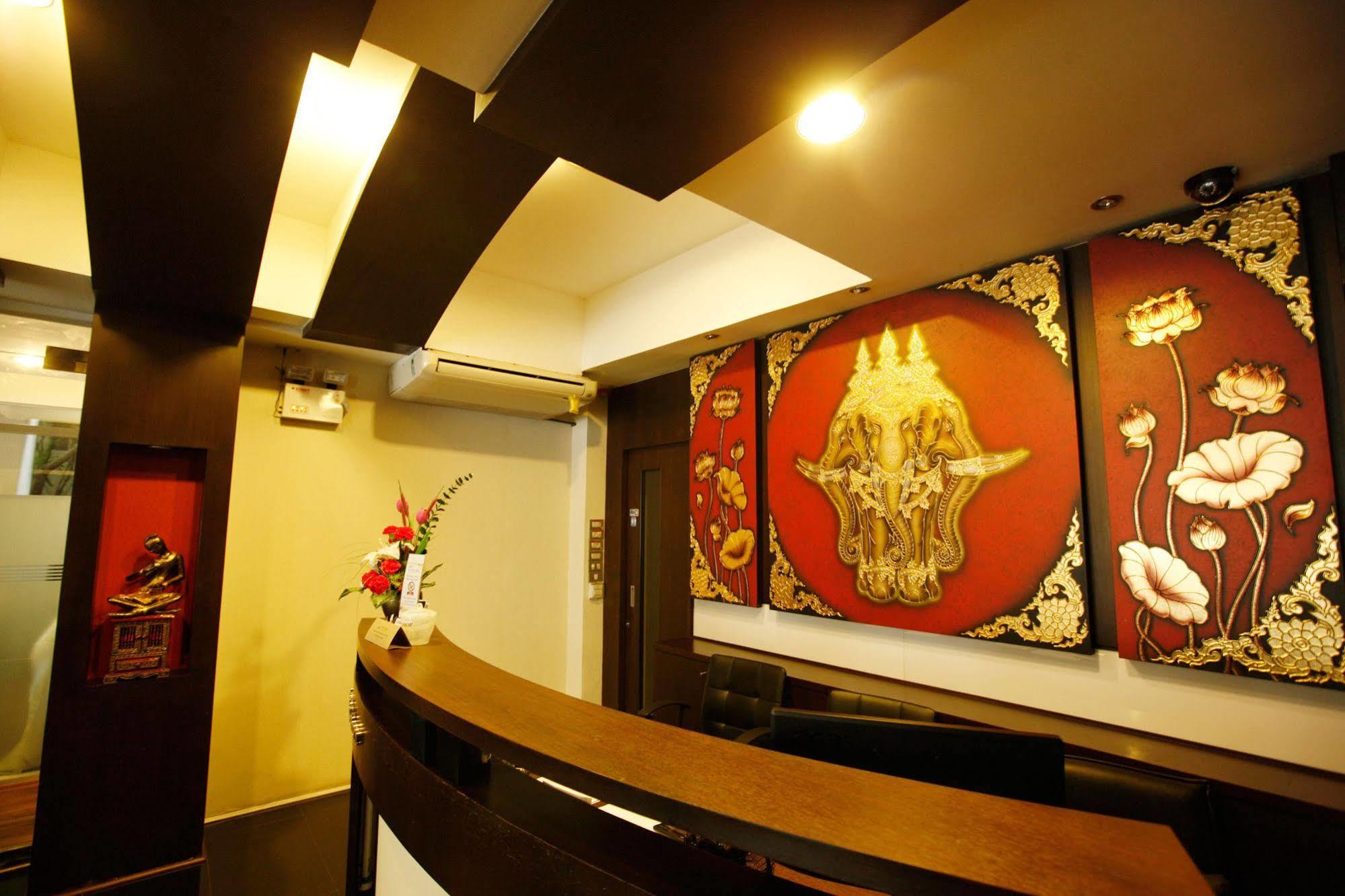 Mirth Sathorn Hotel Bangkok Esterno foto