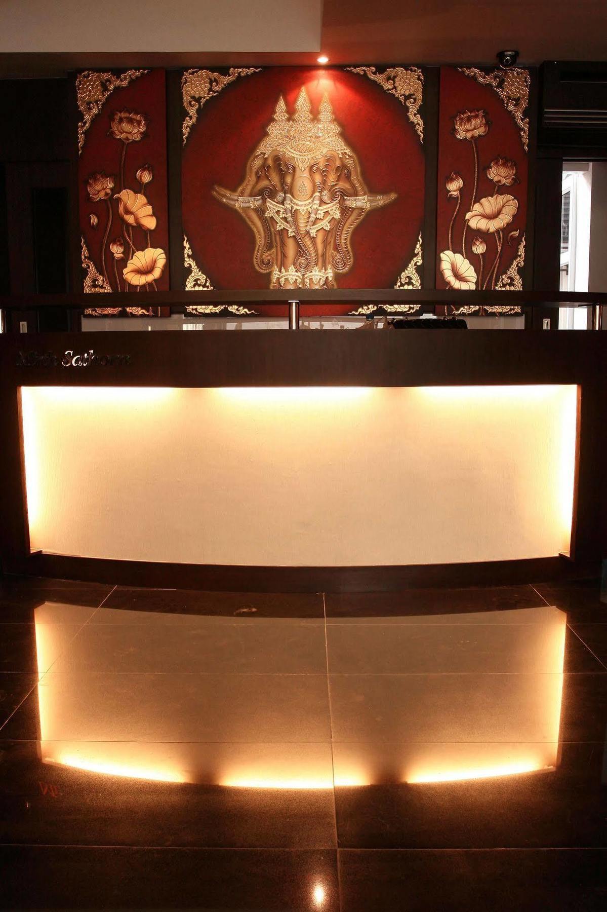 Mirth Sathorn Hotel Bangkok Esterno foto