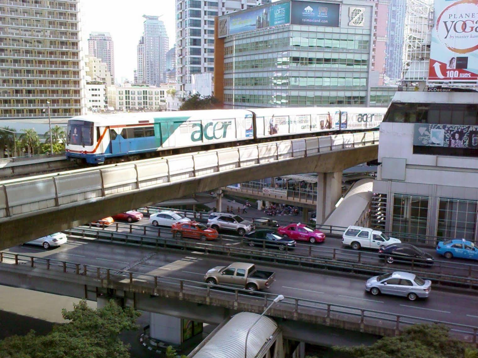 Mirth Sathorn Hotel Bangkok Esterno foto